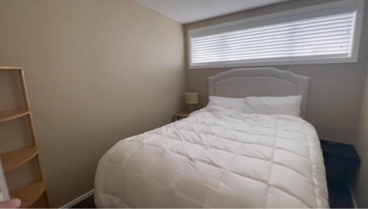 Entire In Greenlane Holiday home *
